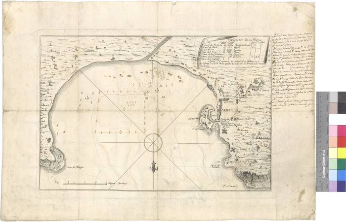 Mapa de la bahía de Argel con las fortificaciones en ella instaladas, 1700. Carta de inmenso valor estratégico Tabla con el número de piezas de artillería y sus calibres indicando las fortificaciones a las que pertenecen por clave alfabética, enmarcada en pergamino